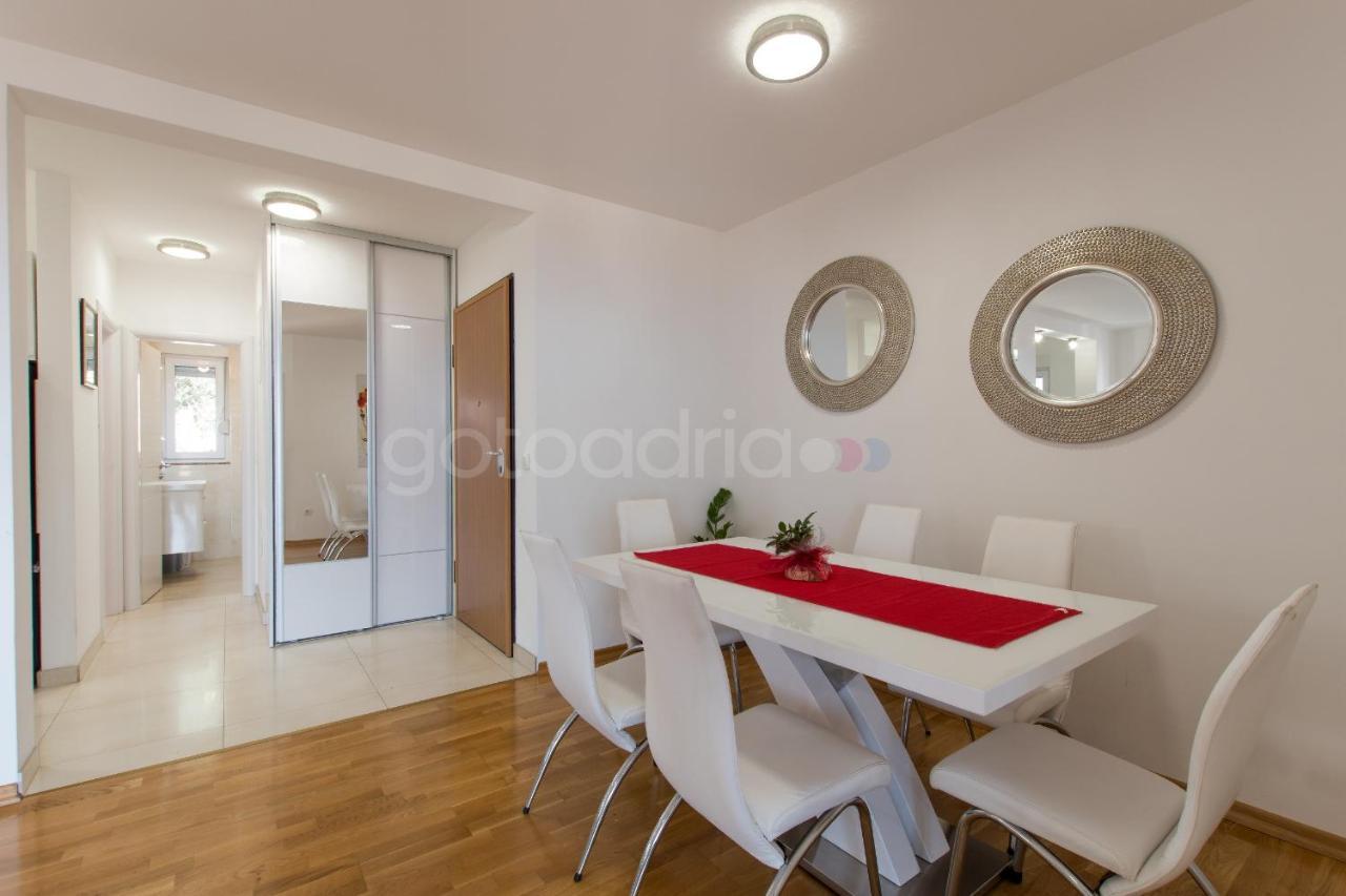 Sea View Dammi With Free Parking Apartment