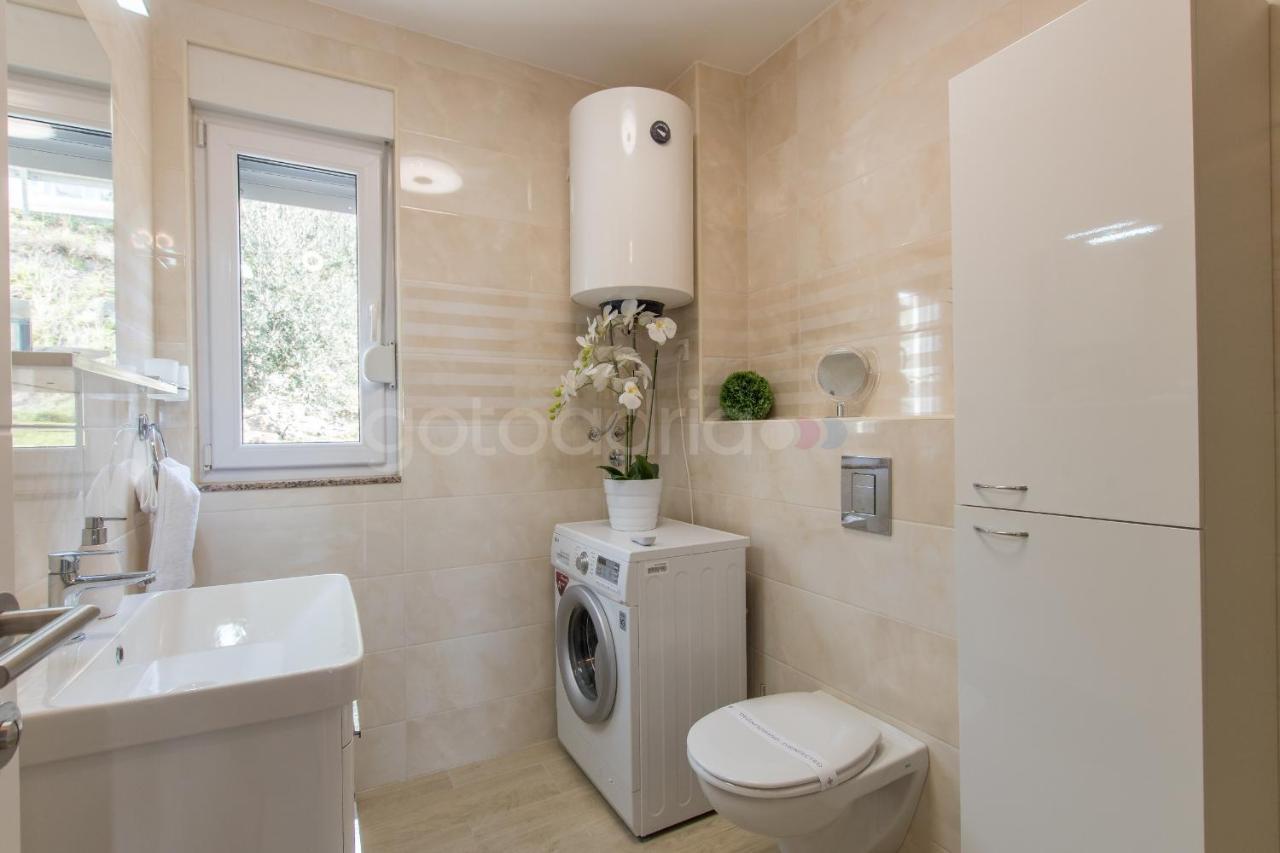 Sea View Dammi With Free Parking Apartment Makarska